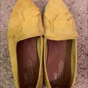 TOMS yellow ruffle Alpargatas shoes size 8.5